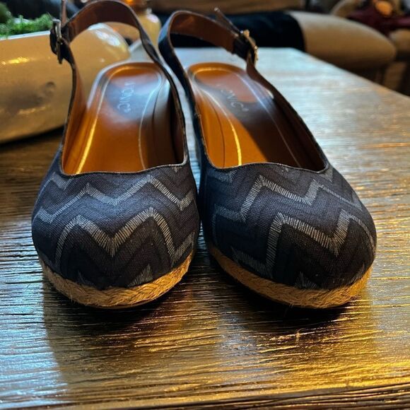 Vionic Carolina Blue Chevron Wedge Slingback sz 9.5 EUC - Picture 3 of 6